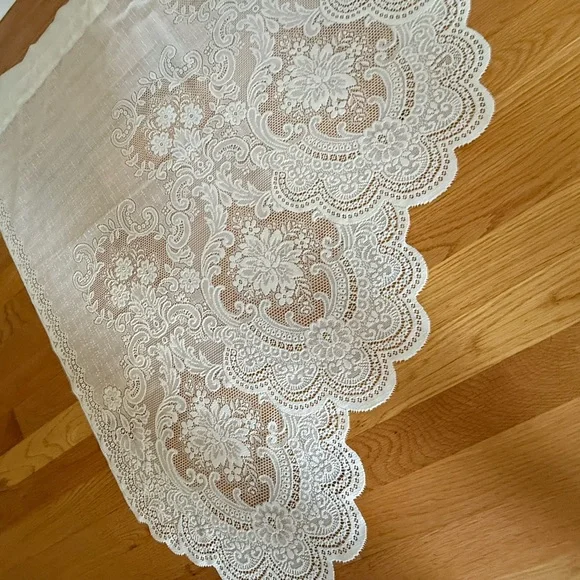 Pair of Lace White Swag Curtains. Window Treatment Curtains - Picture 3 of 7